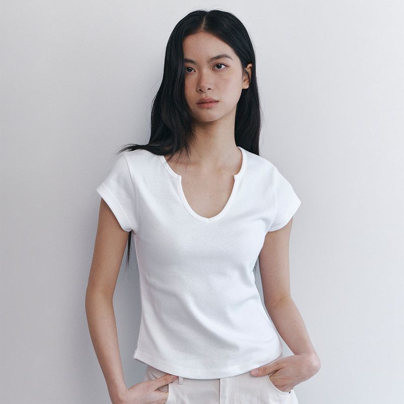 Curetty(キュリティ)の「C 90S LINE SLIT NECK HALF-SLEEVE T-SHIRT_WHITE(Tops)」