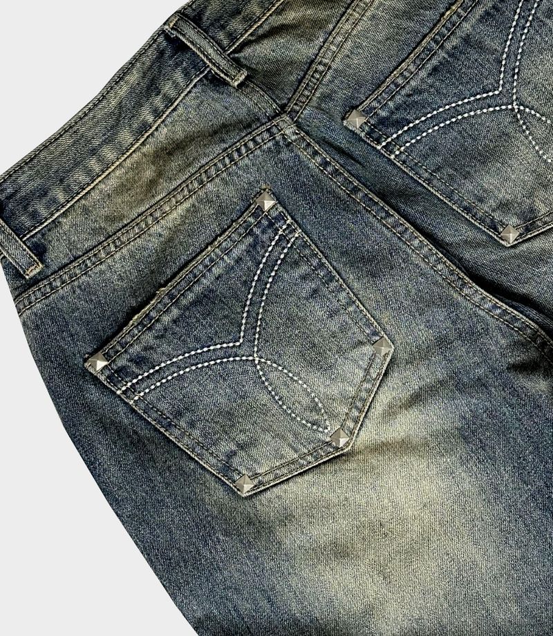 Sundown Rivet Straight - Fit Denim