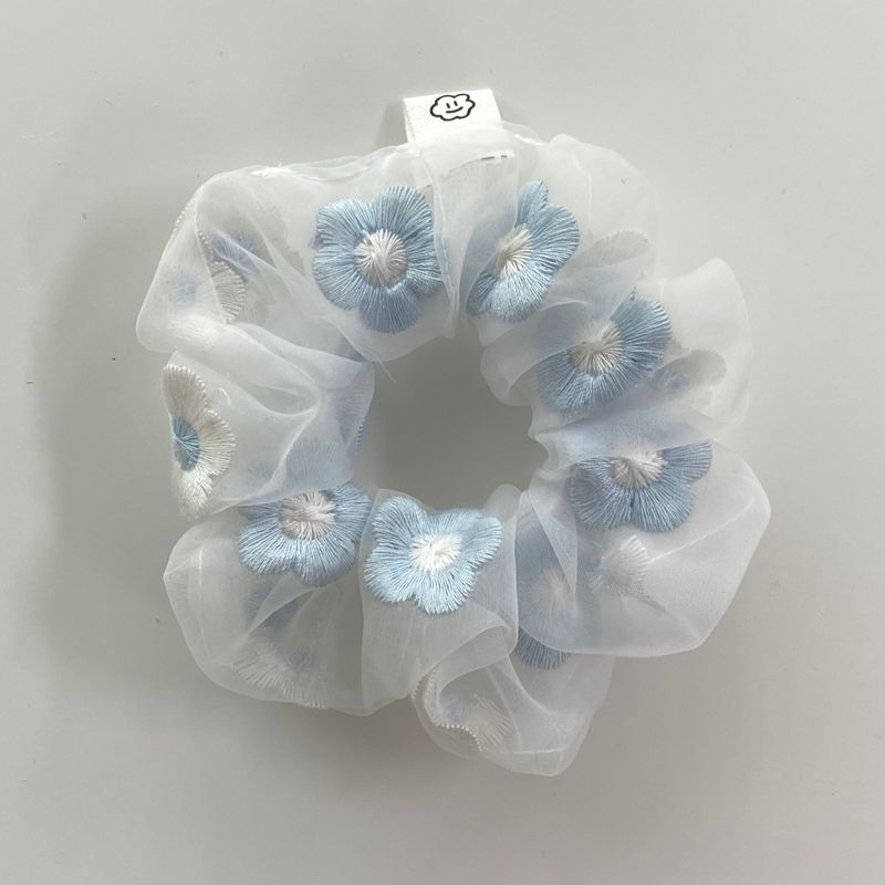 munggle market(ムングルマーケット)の「スカイブルーフラワーシュシュ(ヘアアクセサリー)」