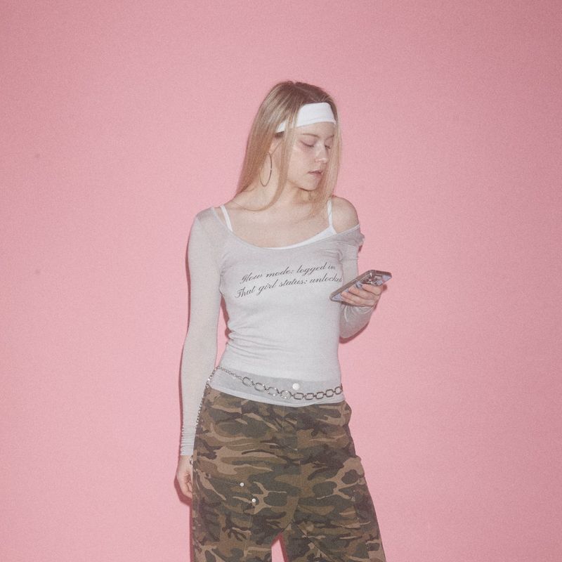 SOFT GLOW MODE TEE - GRAY