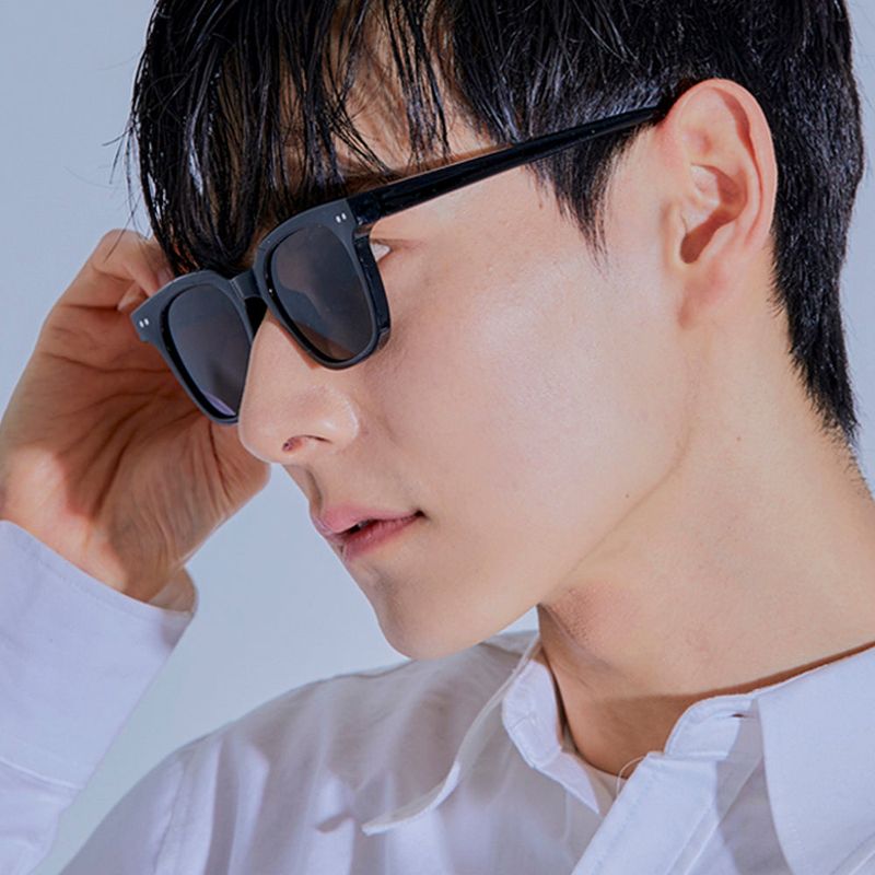 Sion Black / Black UV Lens