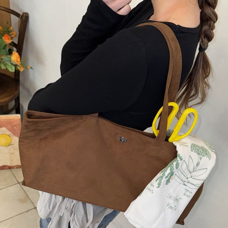 I SAY YERR（アイ セイ イェール）の「ペーパーボートバッグ (Suede)(brown)（バッグ）」