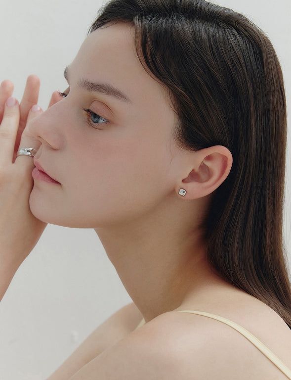 hyeres lor（イエール・ロール）の「26SS★ H Edition Silver Pillow Earrings（Accessories）」
