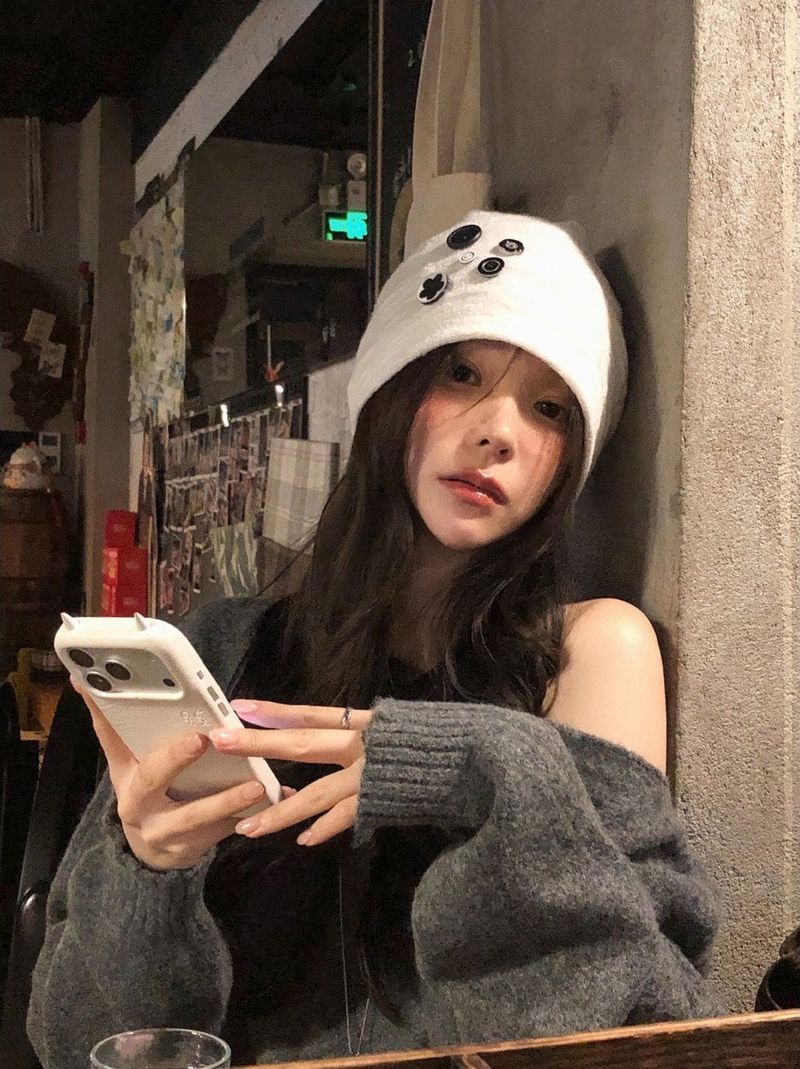 Unique Button Point Beanie (2color)