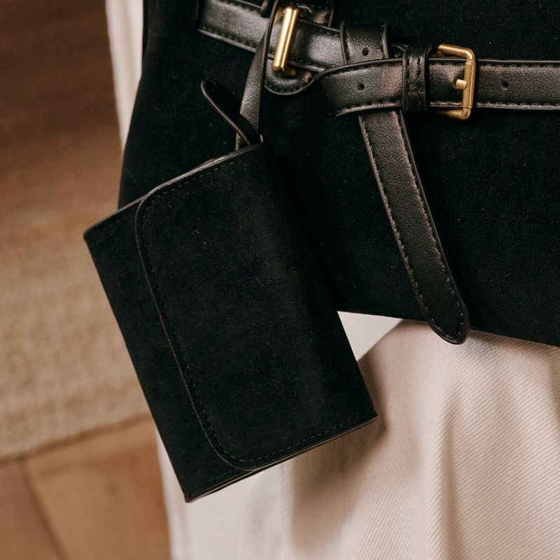 ALLINCOMPLETE（オールインコンプリート）の「Lunar Suede Card Wallet (Black)（Toys/Key Holders）」