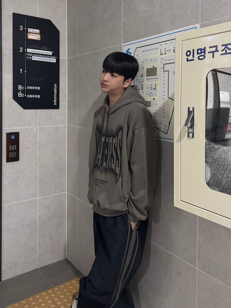 hunters crop hoodie