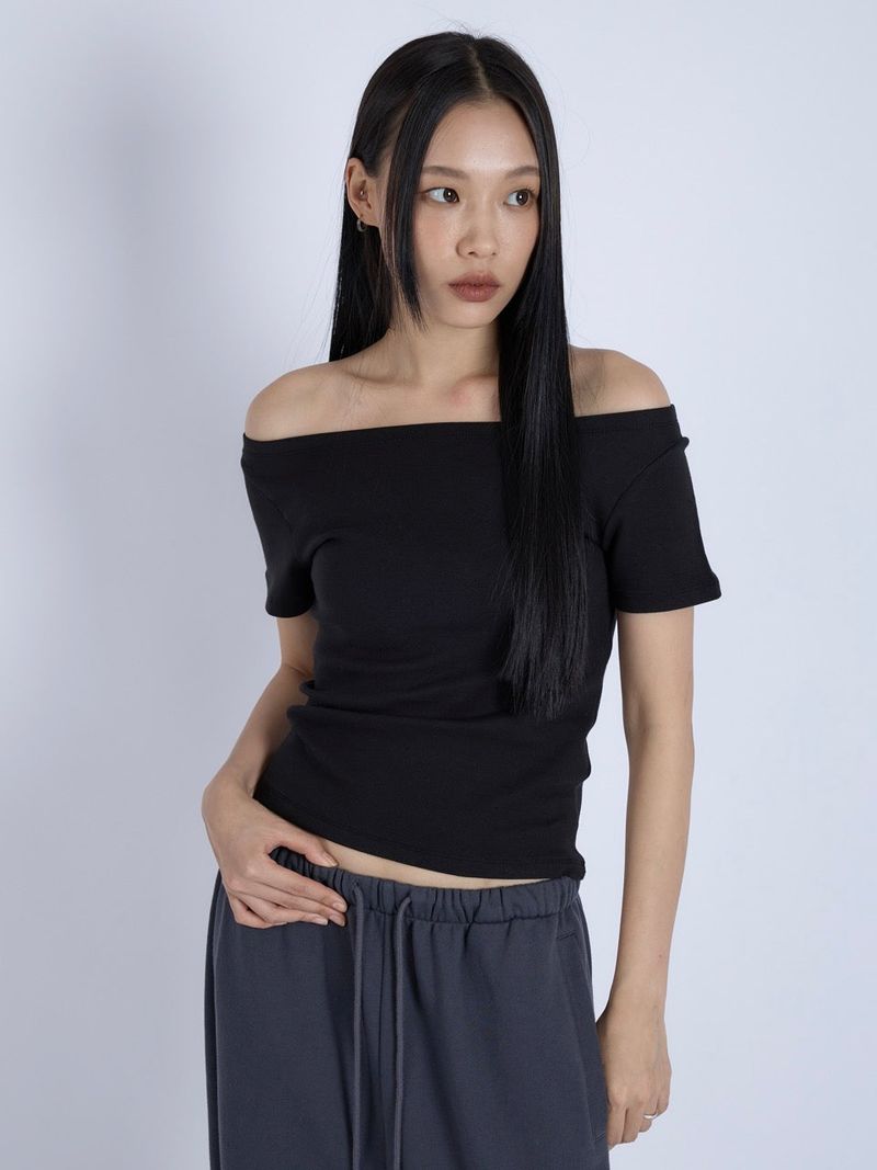 vadefy(ベイディフィー)の「Off Shoulder Top, Black(Tops)」