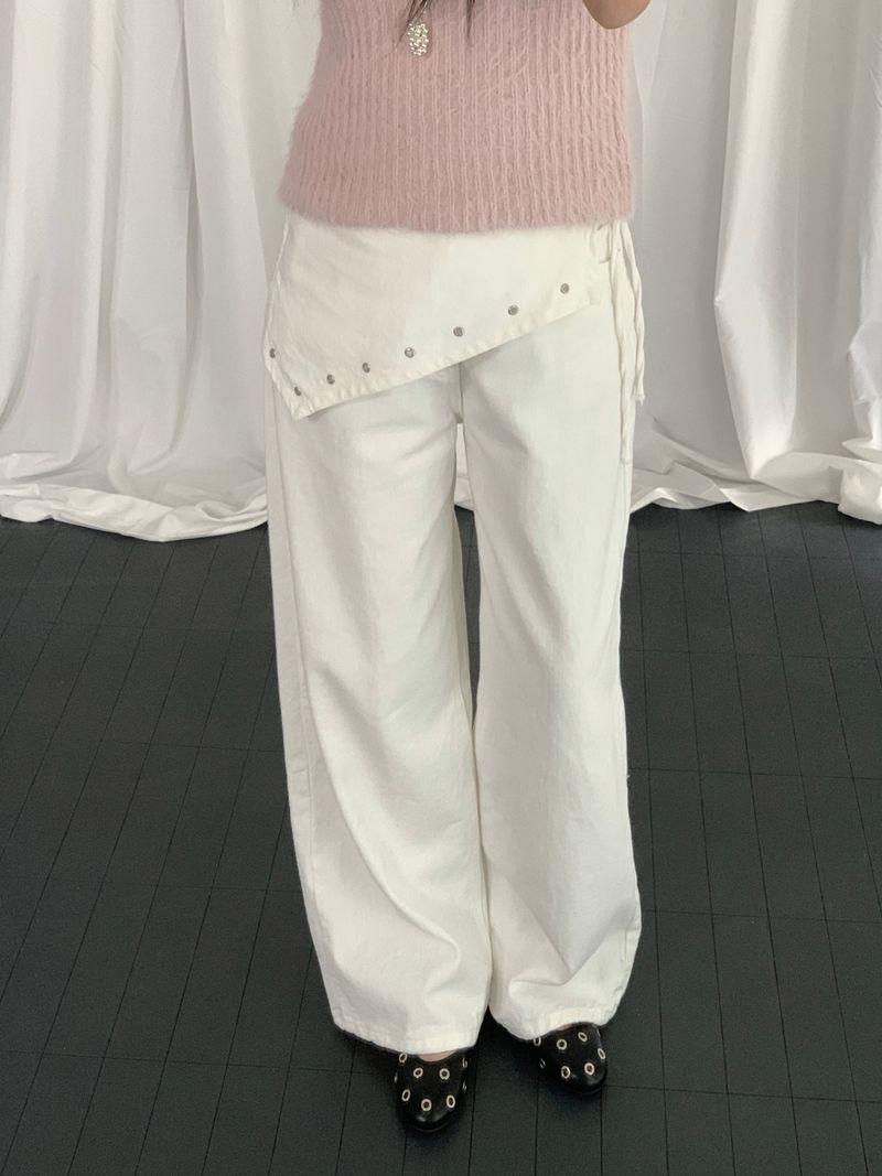 ROIA（ロイア）の「ネルソン スタッズ ワイドストレートパンツ（パンツ）」