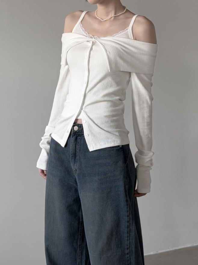 mnem（ムネム）の「Belk Button Off-Shoulder Cardigan（Tops）」