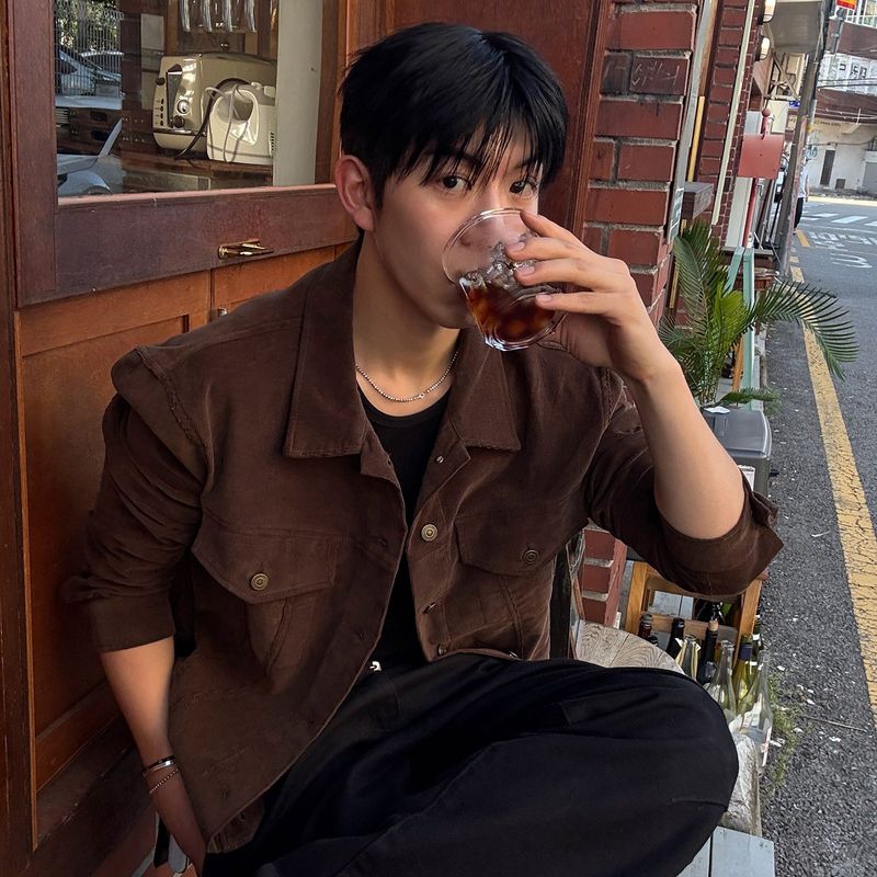 MODERN CORDUROY TRUCKER JACKET