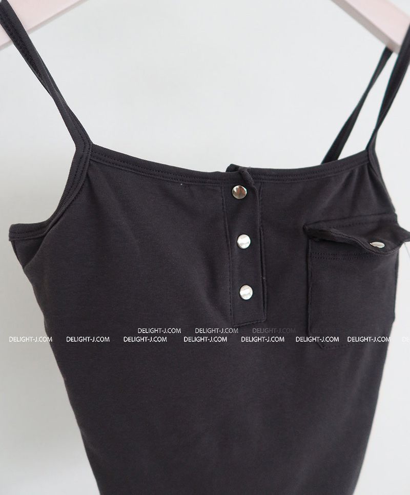 Pocket and snap cap with built-in strap sleeveless