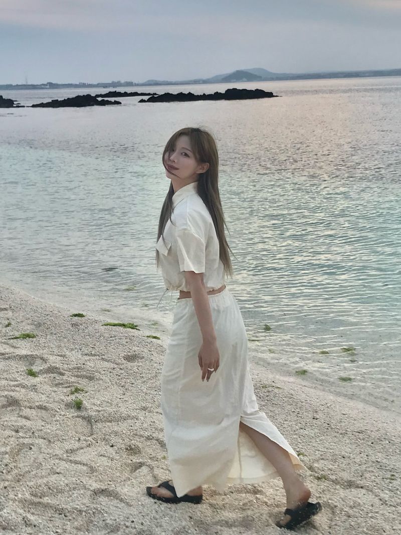 Sandy nylon set up skirt