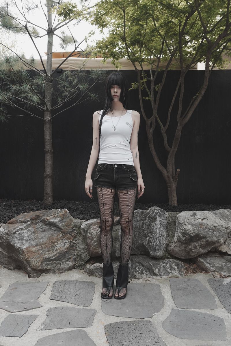 silent symbol eyelet sleeveless (white)