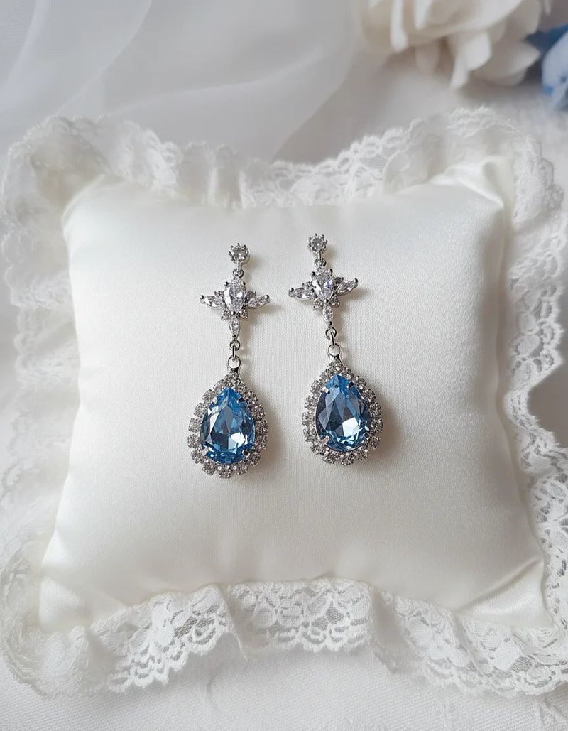 Romantic Queen Earring - Light Sapphire