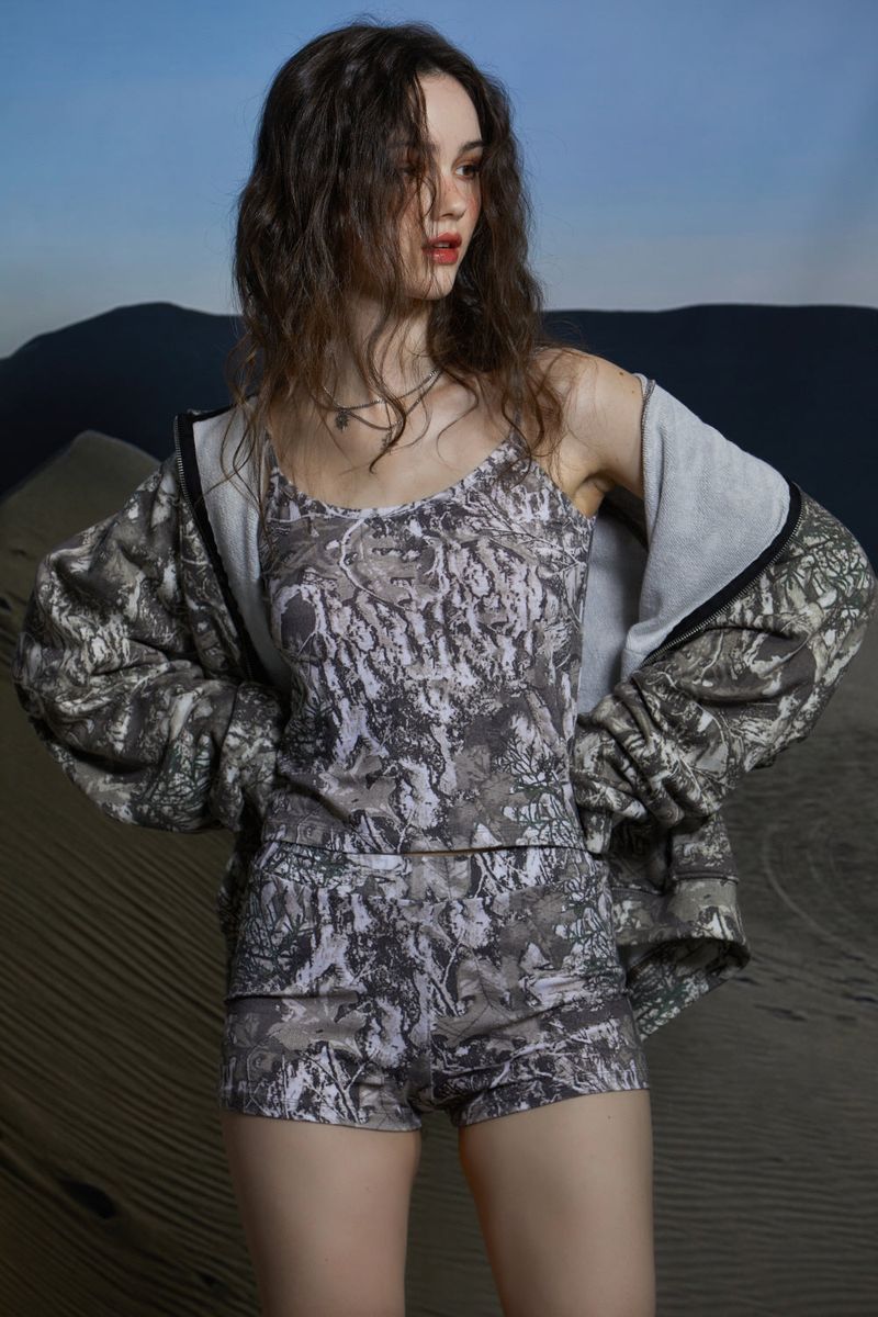WOOD SLEEVELESS TOP