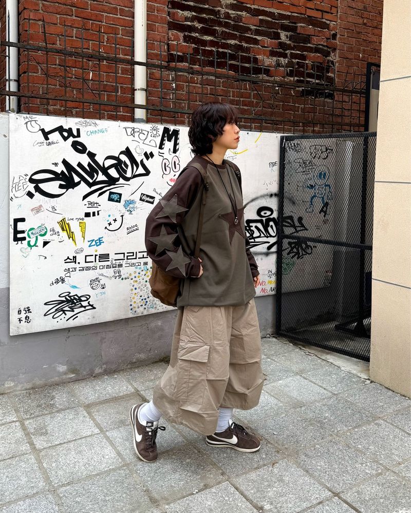 Vintage Star Contrast Raglan Long Sleeve Tee