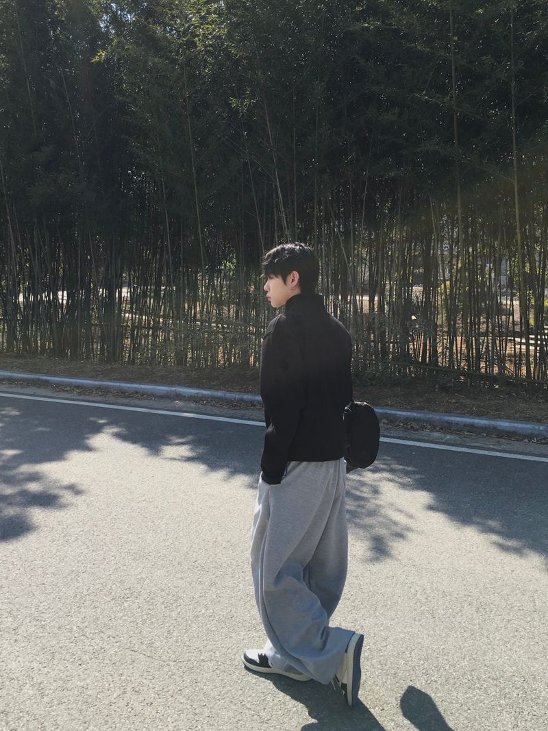08 Basic Pintuck Wide Sweatpants 4C