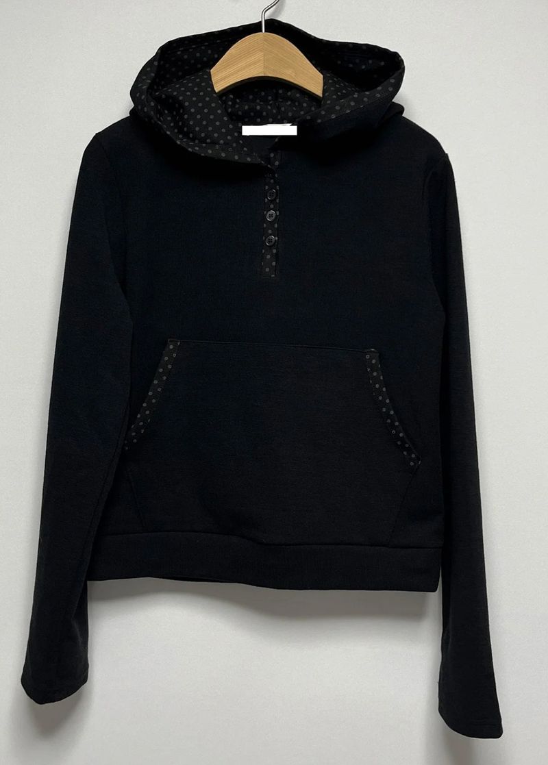 dot hood tee
