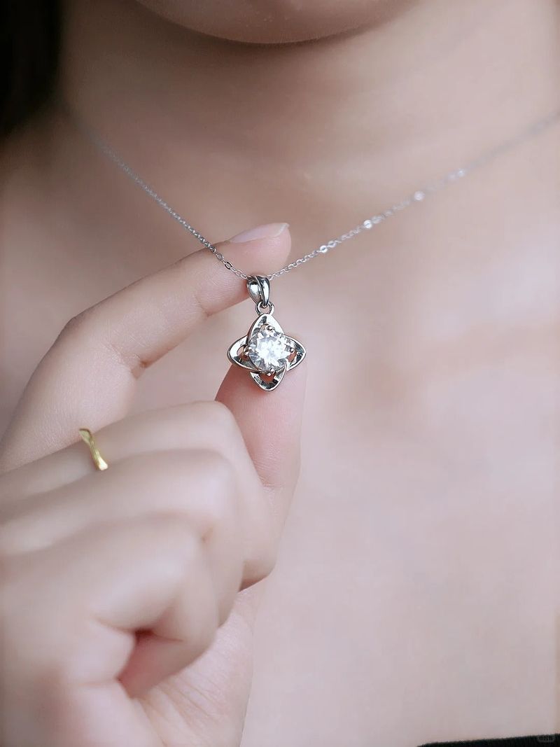 Such a shiny necklace