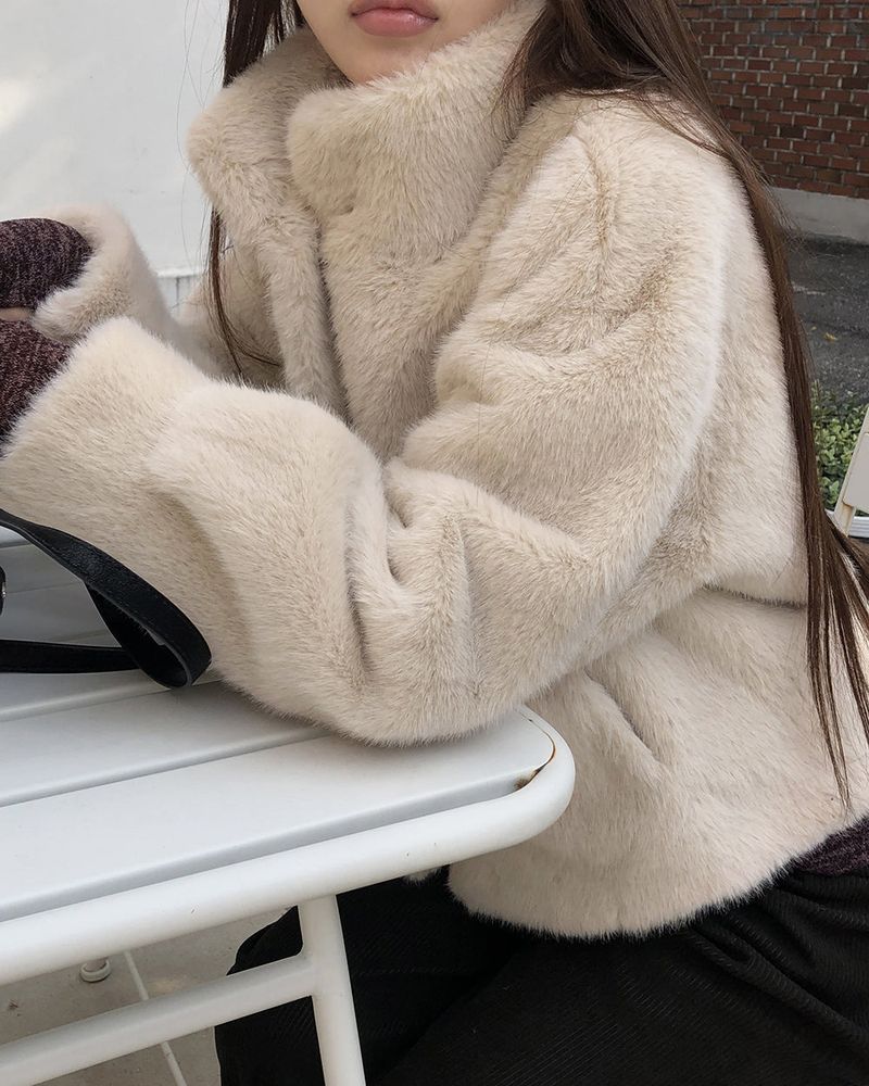 Hoon Hidden Hook Fur Short Jacket