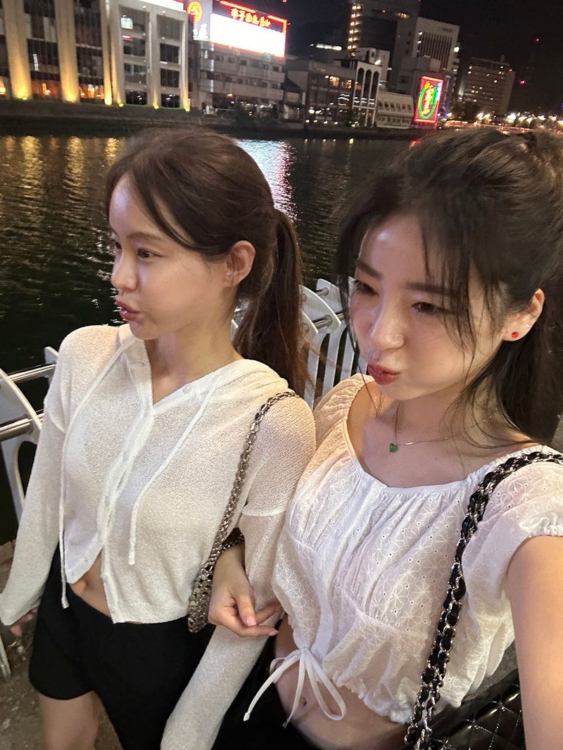 [MADE] CAROT FLOWER PUNCHING CROP BLOUSE