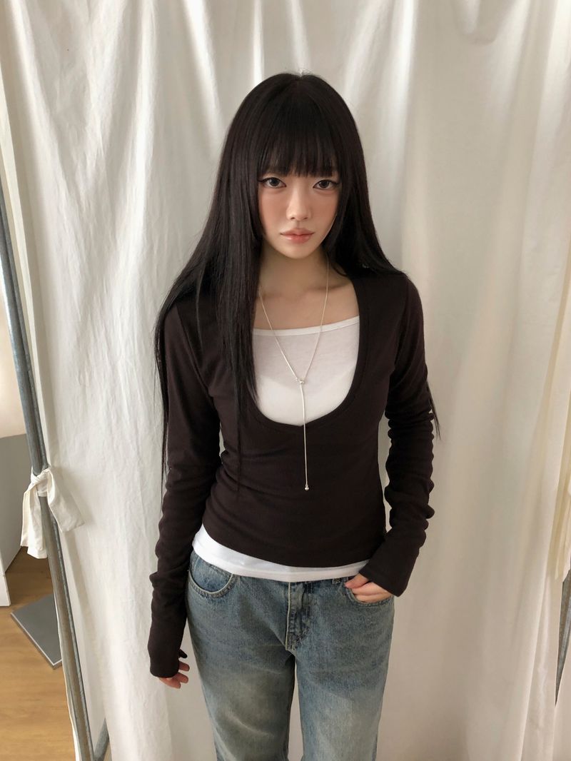 Poin Deep V-Neck Button-Sleeve Long-Sleeve T-Shirt
