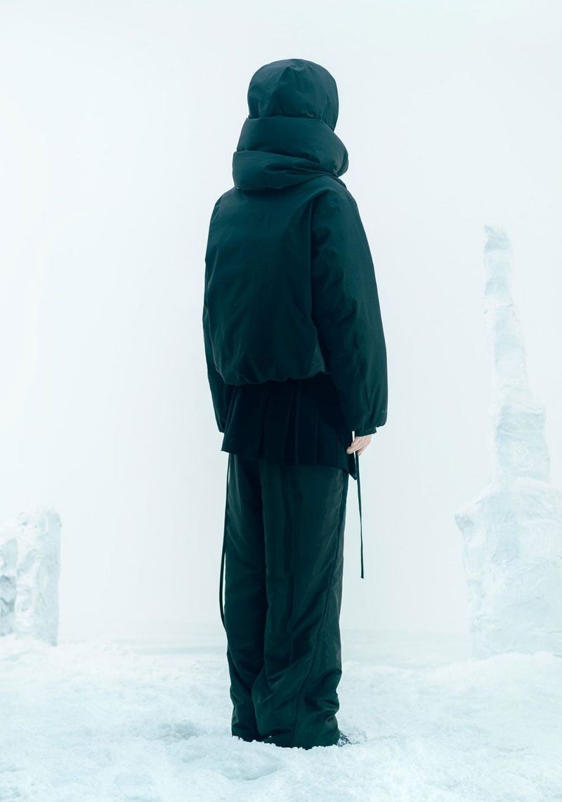 Detachable Muffler Down Jacket / Black