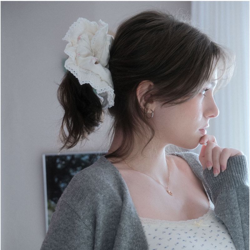 Lace scrunchie_floral