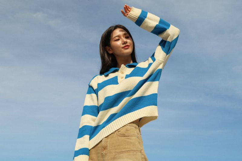 (W) Striped pattern collar knit