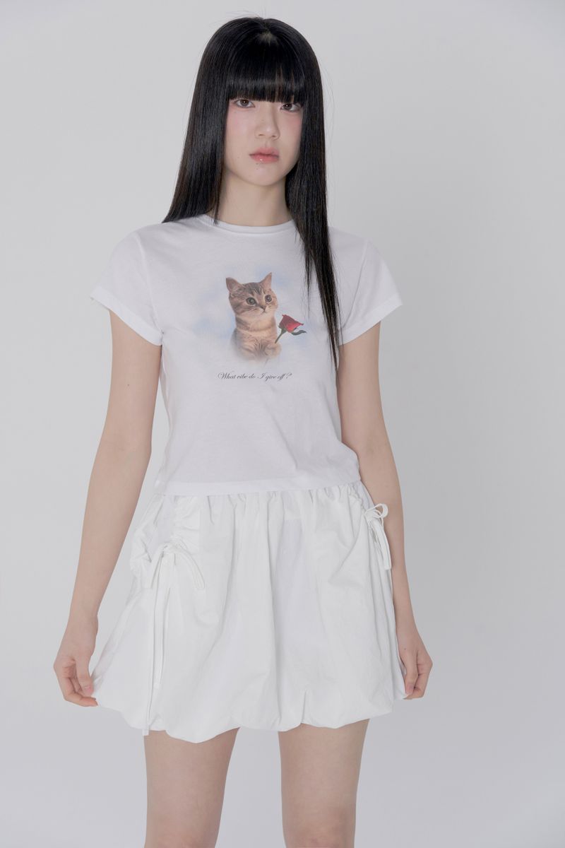 キャット ウィズ ア フラワー Tシャツ