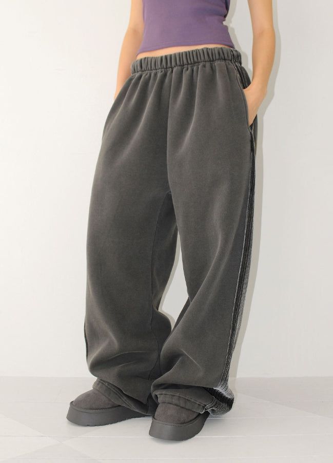AAKE(アケ)の「(Lining brushed) SIDE LINE PIGMENT PANTS(Pants)」