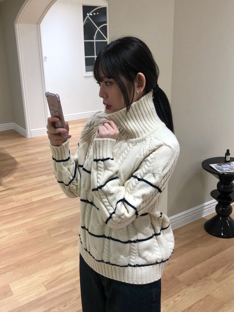 Serac zip-up knit