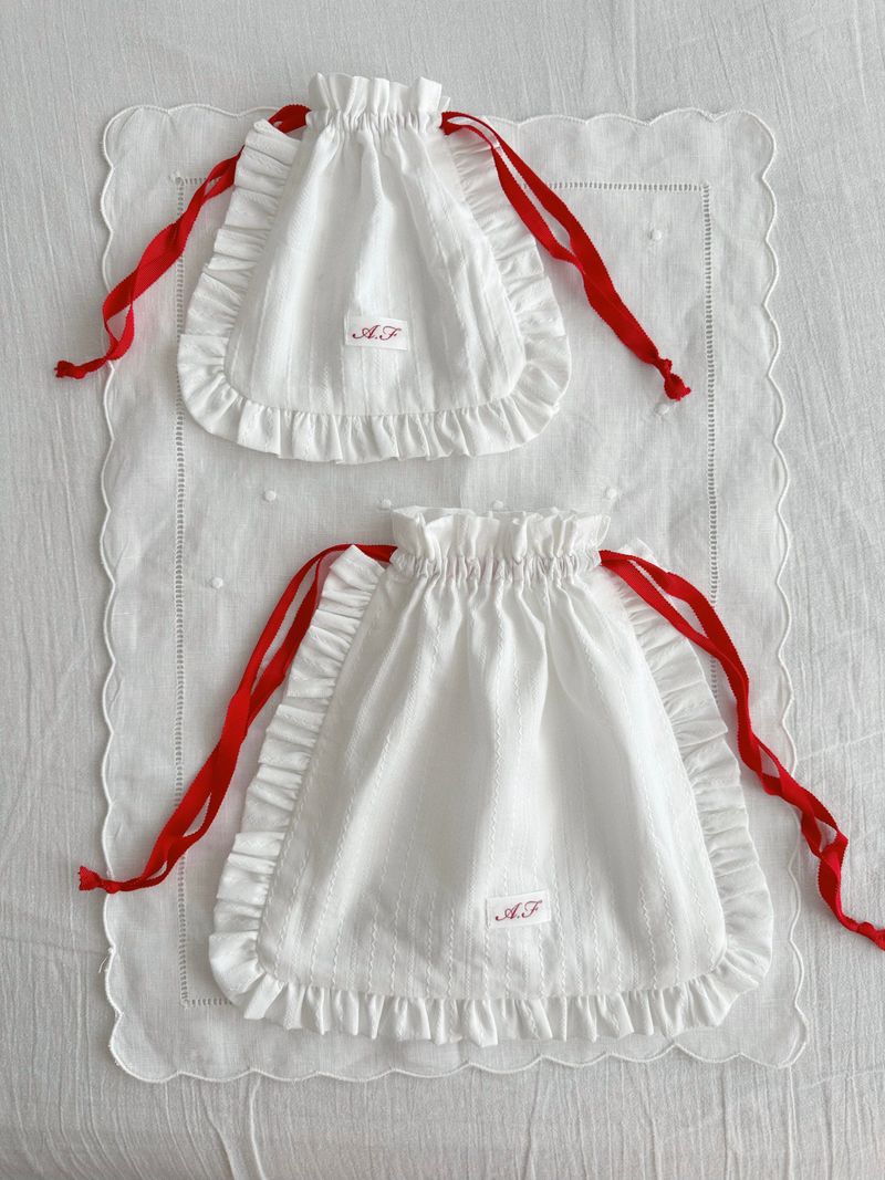 Initial Label Frill Pocket Red String Medium Size