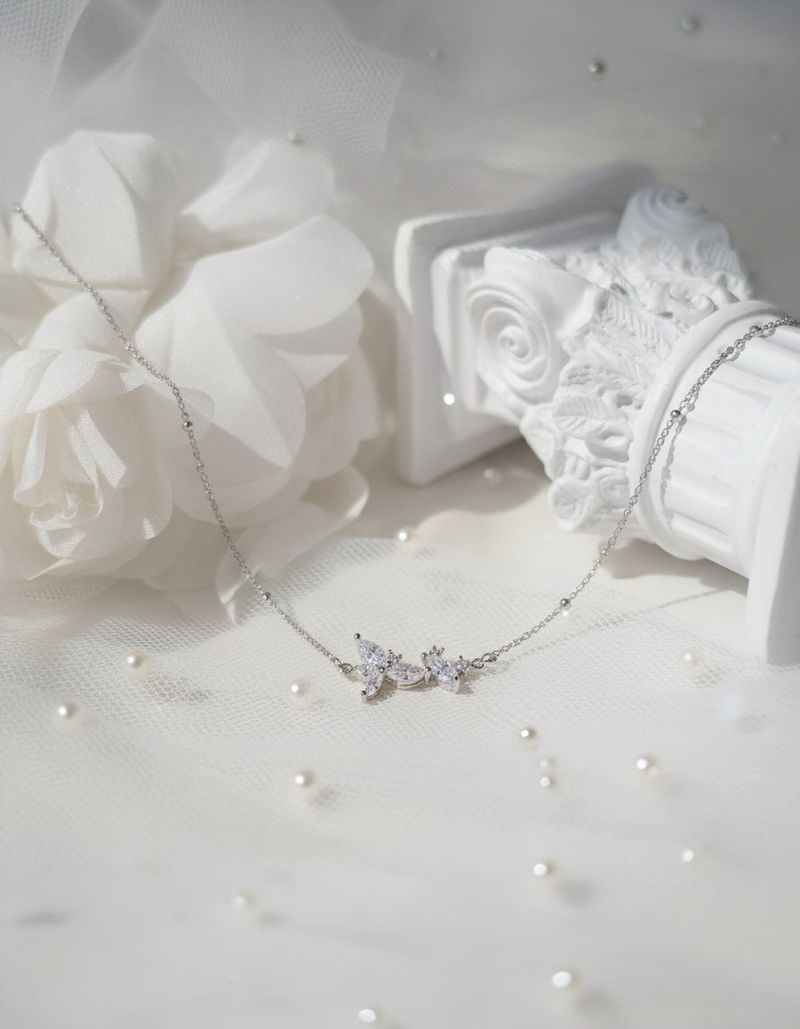 [Baby DONT Cry Yihyun Necklace/Anti-tarnish] Dreamy Crystal Semi Choker Necklace