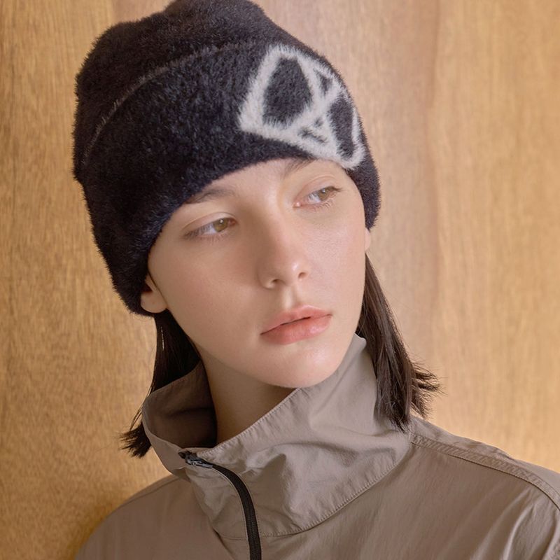 VA Square Jacquard Angora Beanie / Black