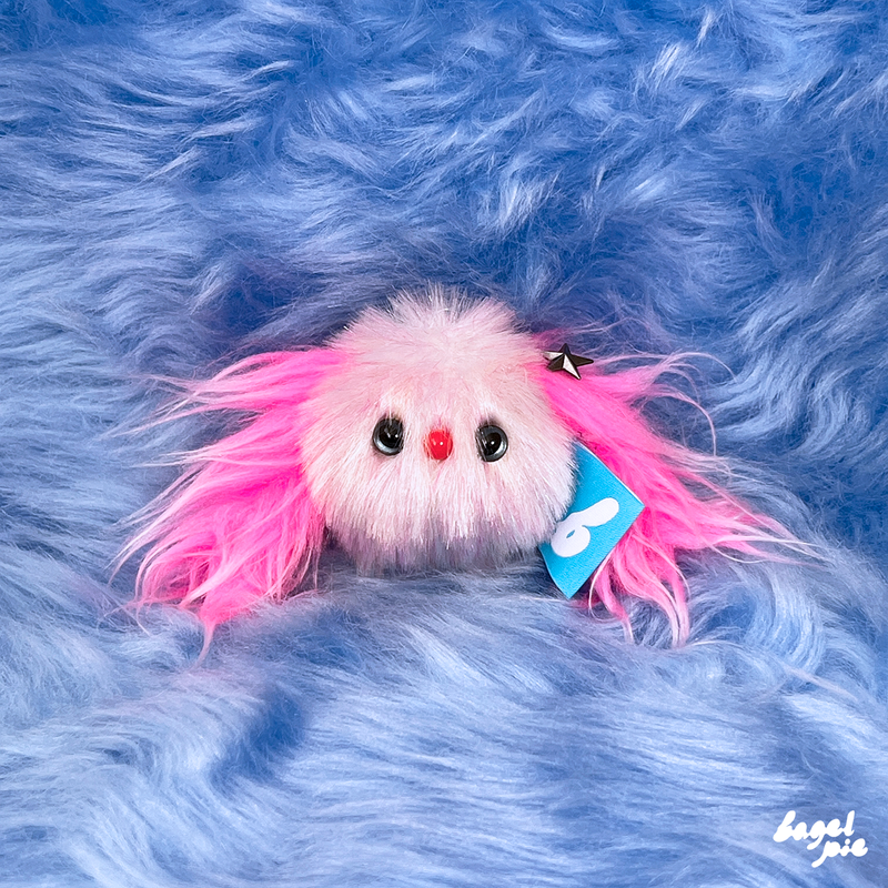 bagelpie（ベーグルパイ）の「ALIEN PUPPY PIN - Camellia Pie（Accessories）」