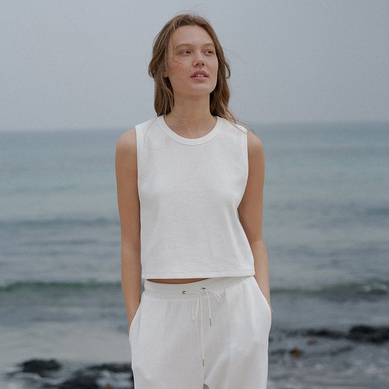 URAGO（ユラゴ）の「Waffle sleeveless（Tops）」
