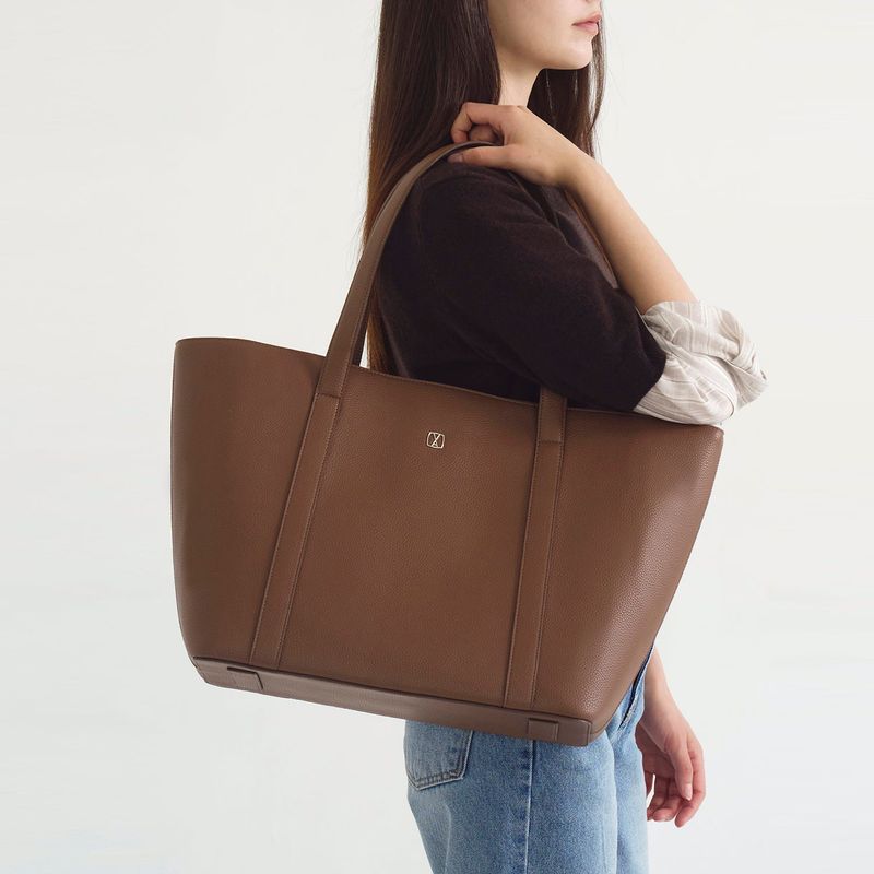 VARZAR（バザール）の「Selon Shopper Bag Large Brown（Bags）」