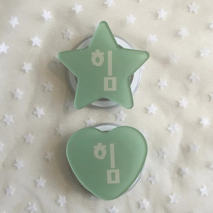 Youth Spirit（ユース スピリット）の「Youth Spirit Power Pea Green Yellow Star Heart Acrylic Smart Tok (MacSafe compatible)（Smartphone Accessories）」