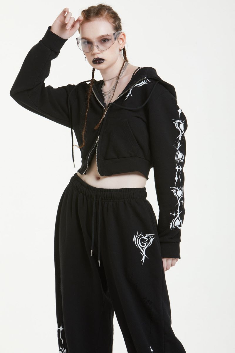 TRIVAL CROPPED HOODY