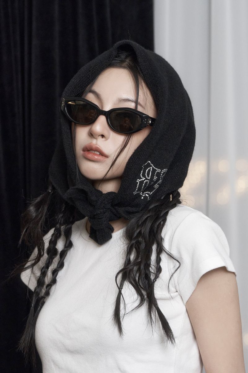 blackpurple（ブラックパープル）の「BP Crystal Multi Knit Scarf (5 カラー)（Hair Accessories）」