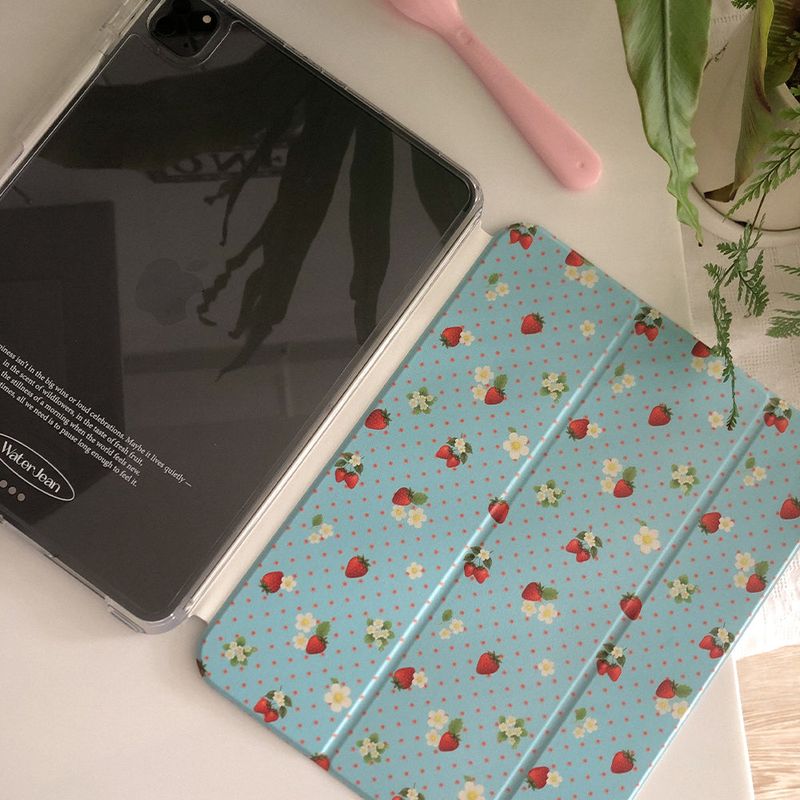 WATERJEAN（ウォータージン）の「[MADE] フルーツドット iPad ケース (ストロベリー)（スマホグッズ/小物）」