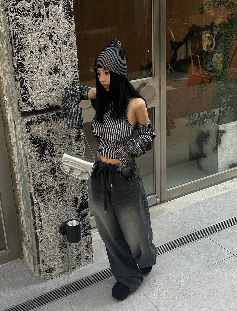 a two-tone ribbed beanie