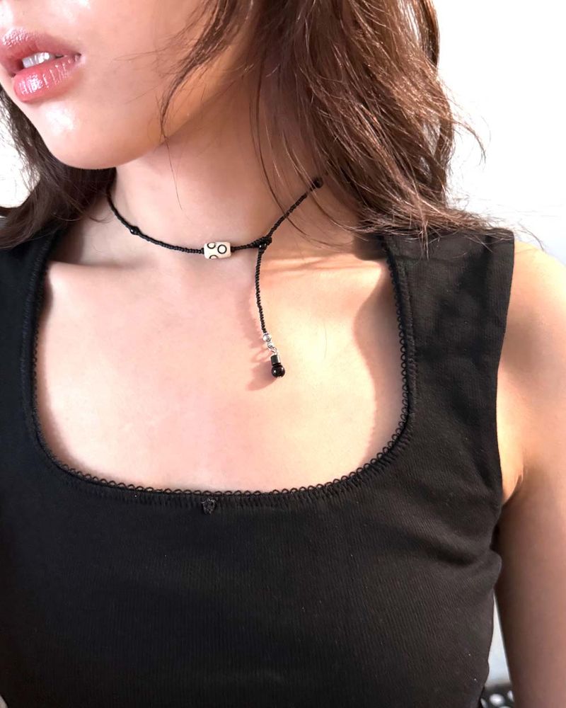Dot column necklace (black)