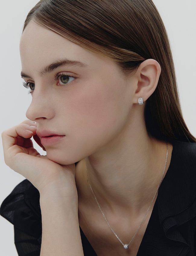 hyeres lor（イエール・ロール）の「26SS★ Essence Silver Tria Pave Earrings（Accessories）」