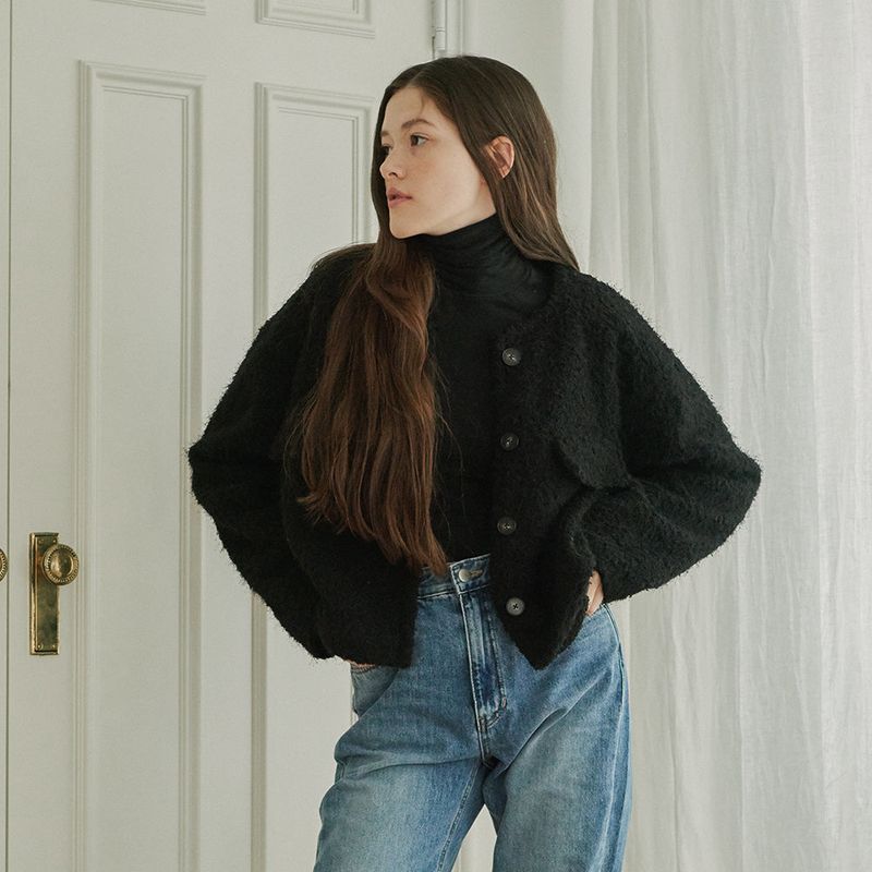 TMO BY 13MONTH(ティーエムオーバイサーティーンマンス)の「ROUND COLLARED CROP JACKET (BLACK)(Tops)」