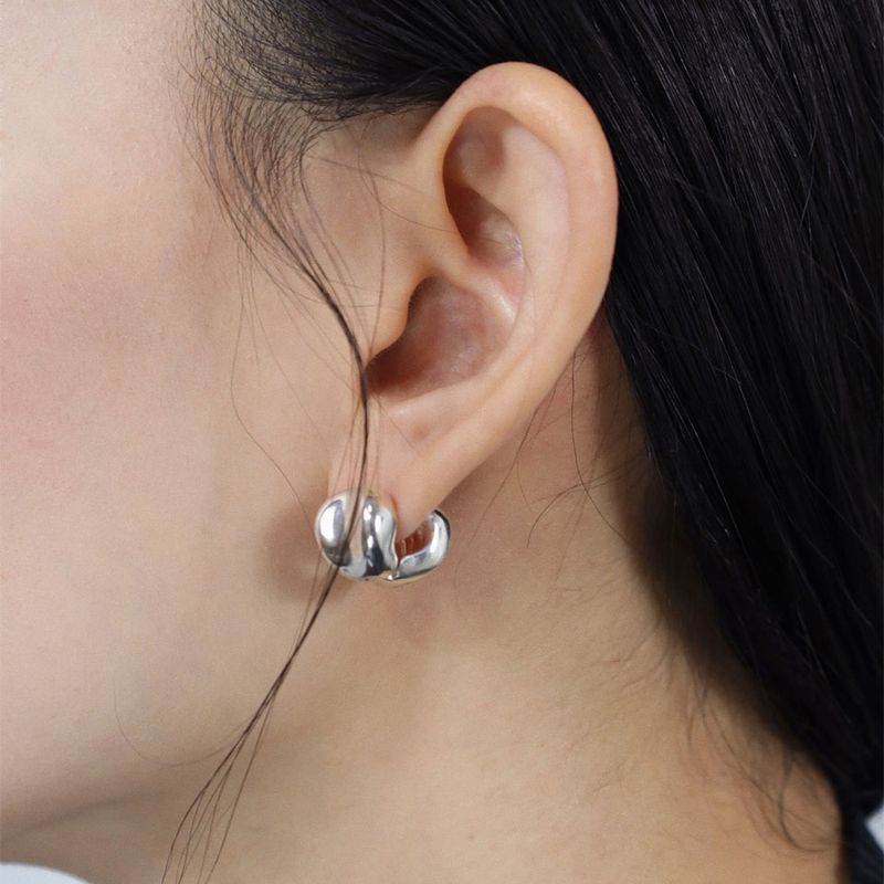 【MADE】 Pinch earring glossy