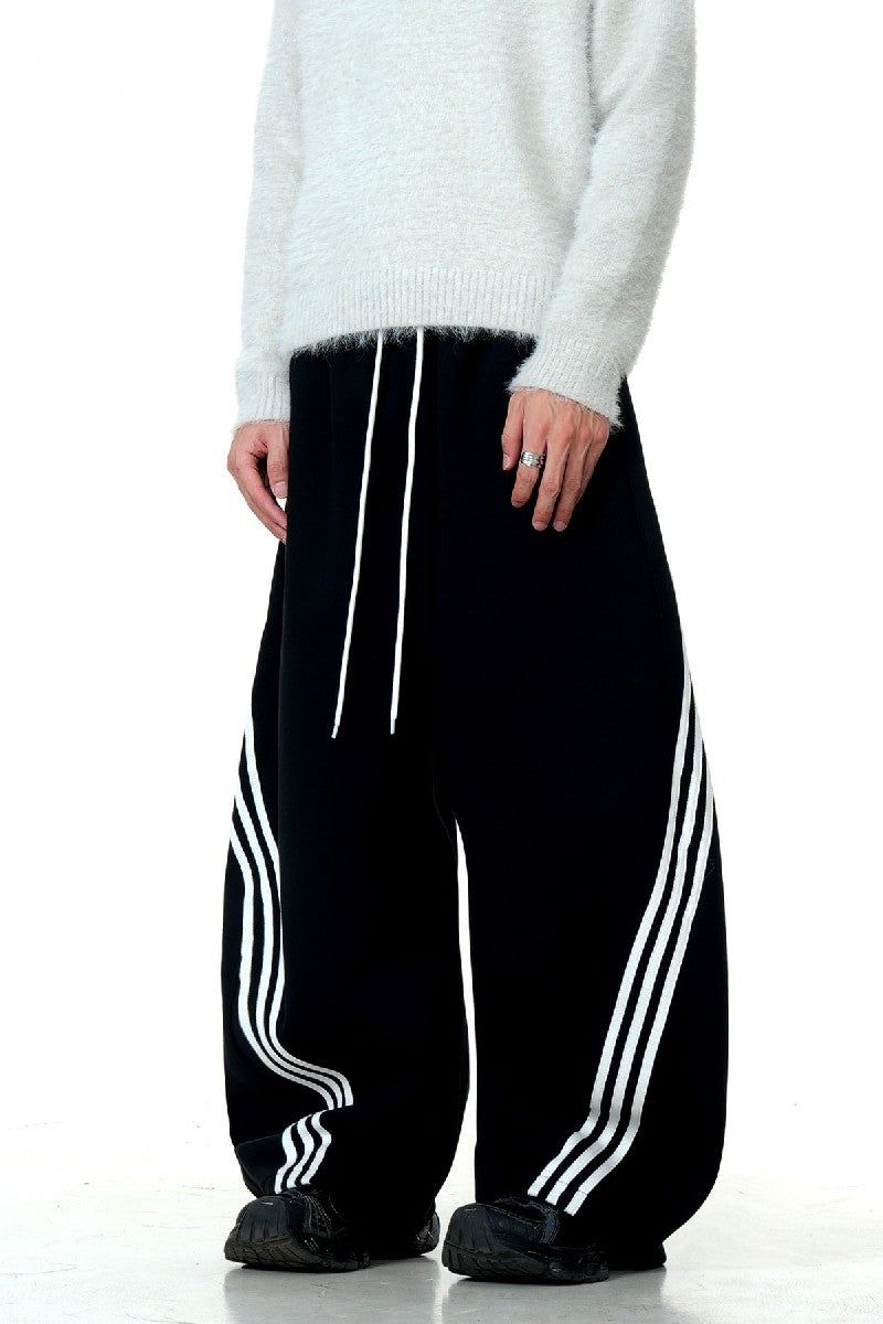 CZ Basicsの「Triple Stripe Street Sweatpants（Pants）」