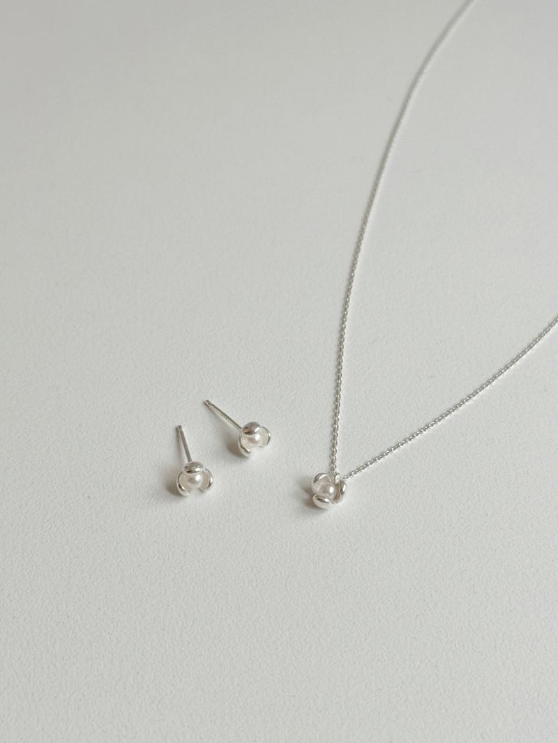 Blingmoon（ブリングムーン）の「[Silver 925] Mini Pearl Earrings Necklace Set （Accessories）」