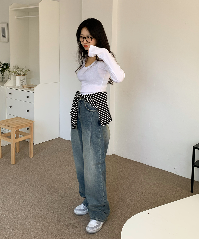 one-pintuck hip pants